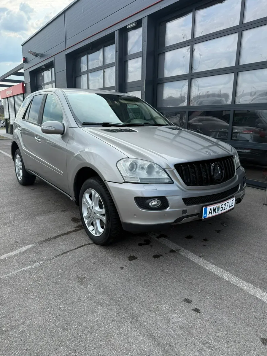 Mercedes-Benz M-Class 2006 photo 2