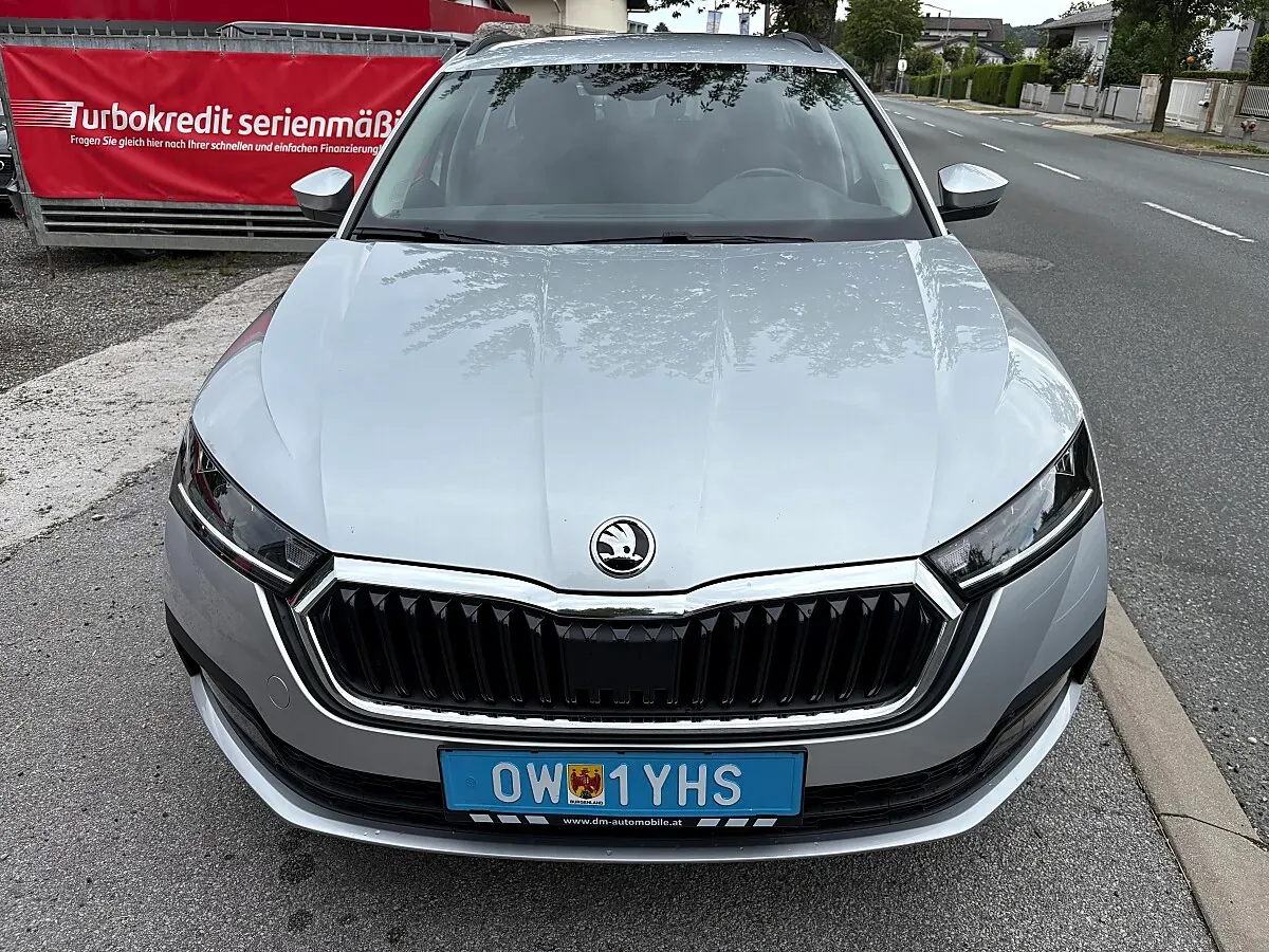 Skoda Octavia 2023 photo 2
