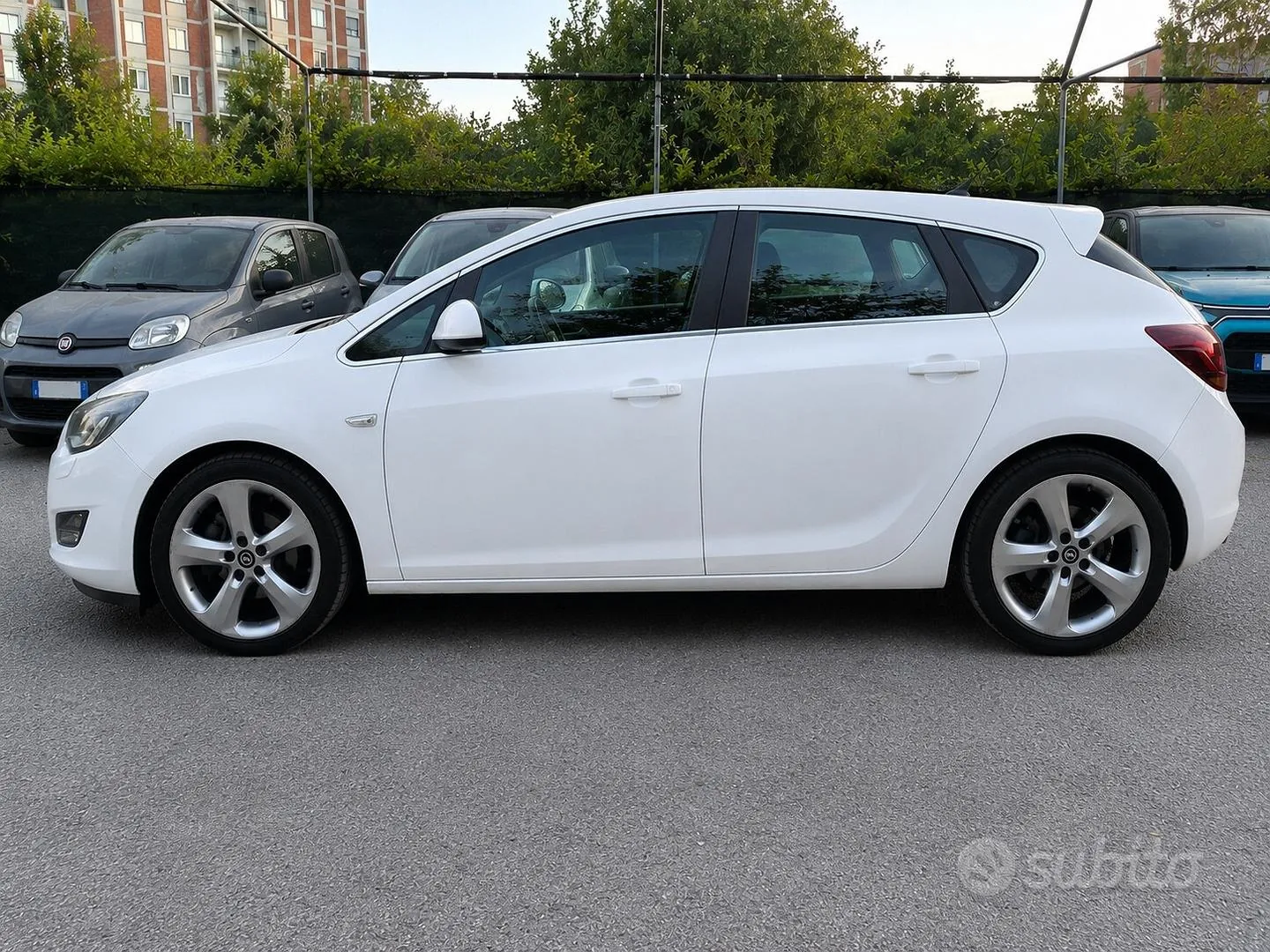 Opel Astra 2010 photo 4