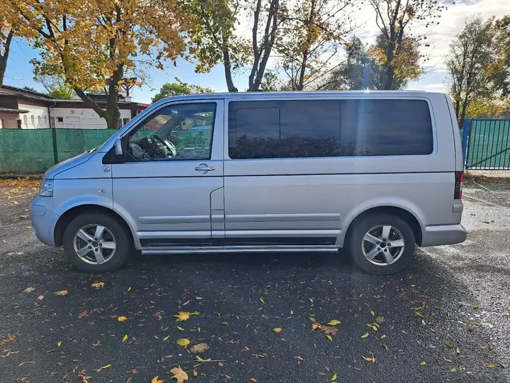 Volkswagen Multivan 2009 photo 2