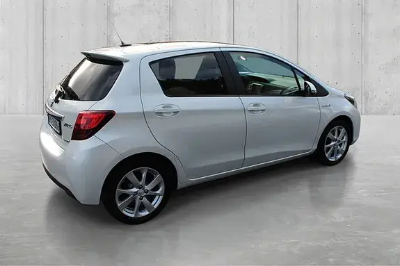 Toyota Yaris 2015 photo 4