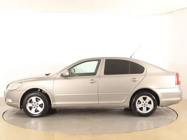 Skoda Octavia 2009 photo 2