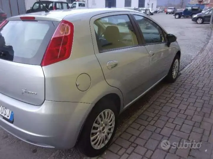 Fiat Grande Punto 2009 photo 4