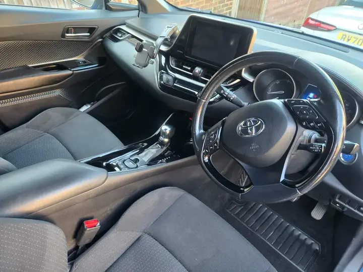 Toyota C-Hr 2018 photo 5