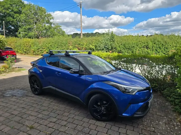 Toyota C-Hr 2018 photo 2