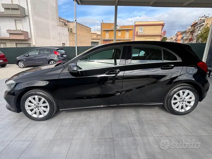 Mercedes-Benz A 180 2017 photo 4