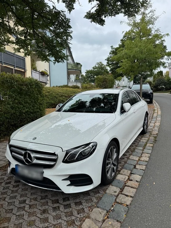 Mercedes-Benz E200