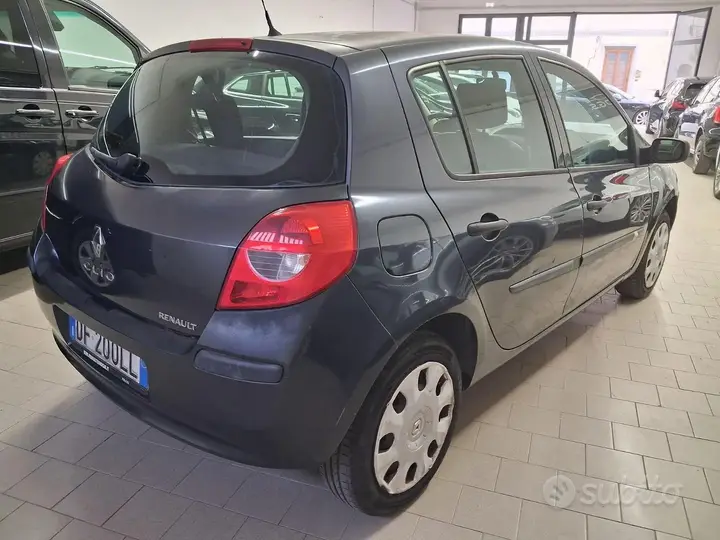 Renault Clio 2007 photo 3