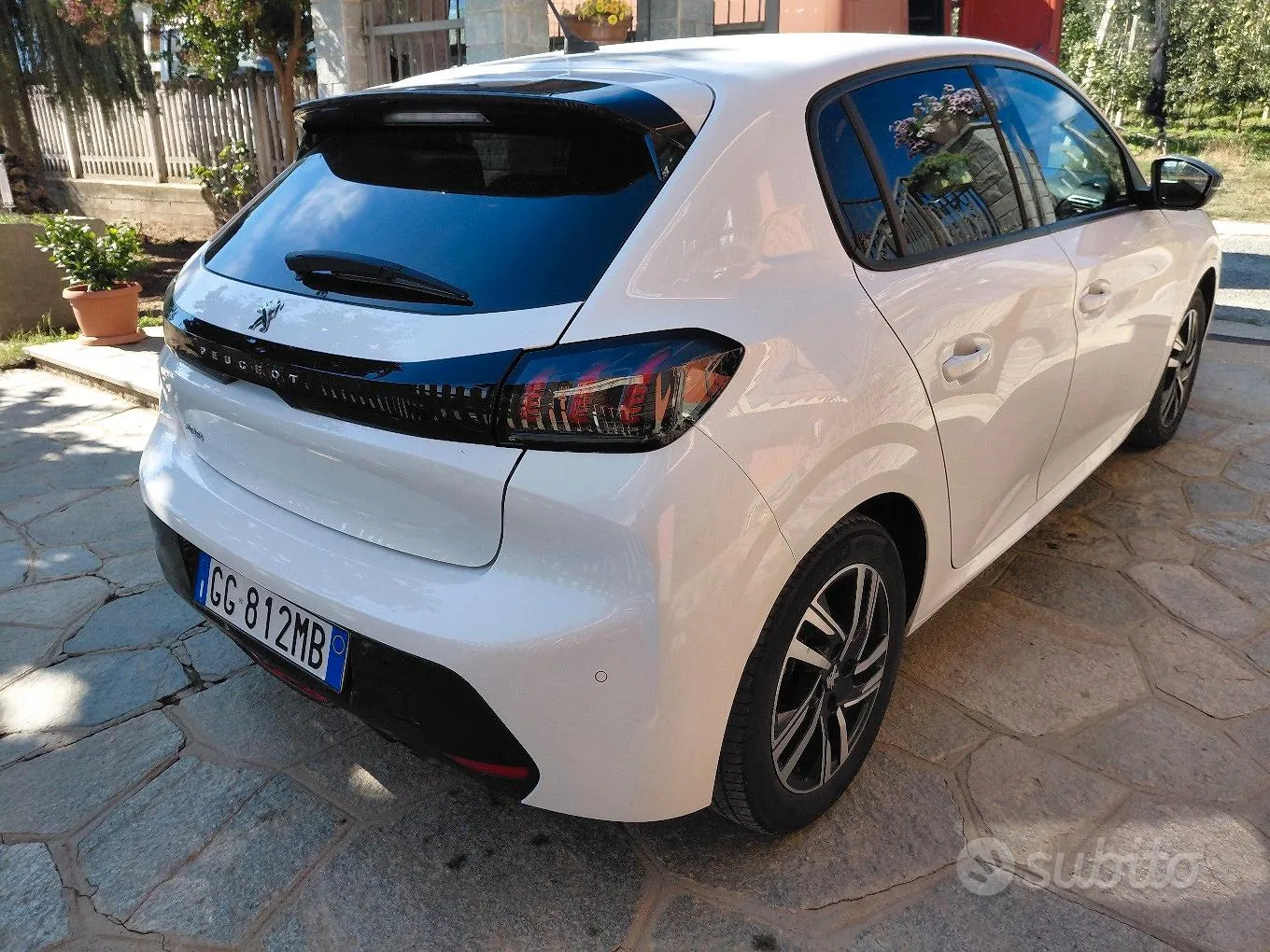 Peugeot 208 2022 photo 3