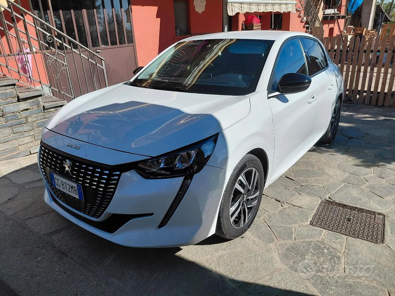 Peugeot 208 2022 photo 2