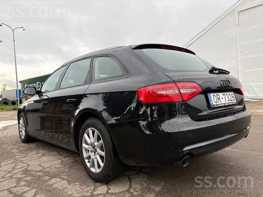 Audi A4 2012 photo 2