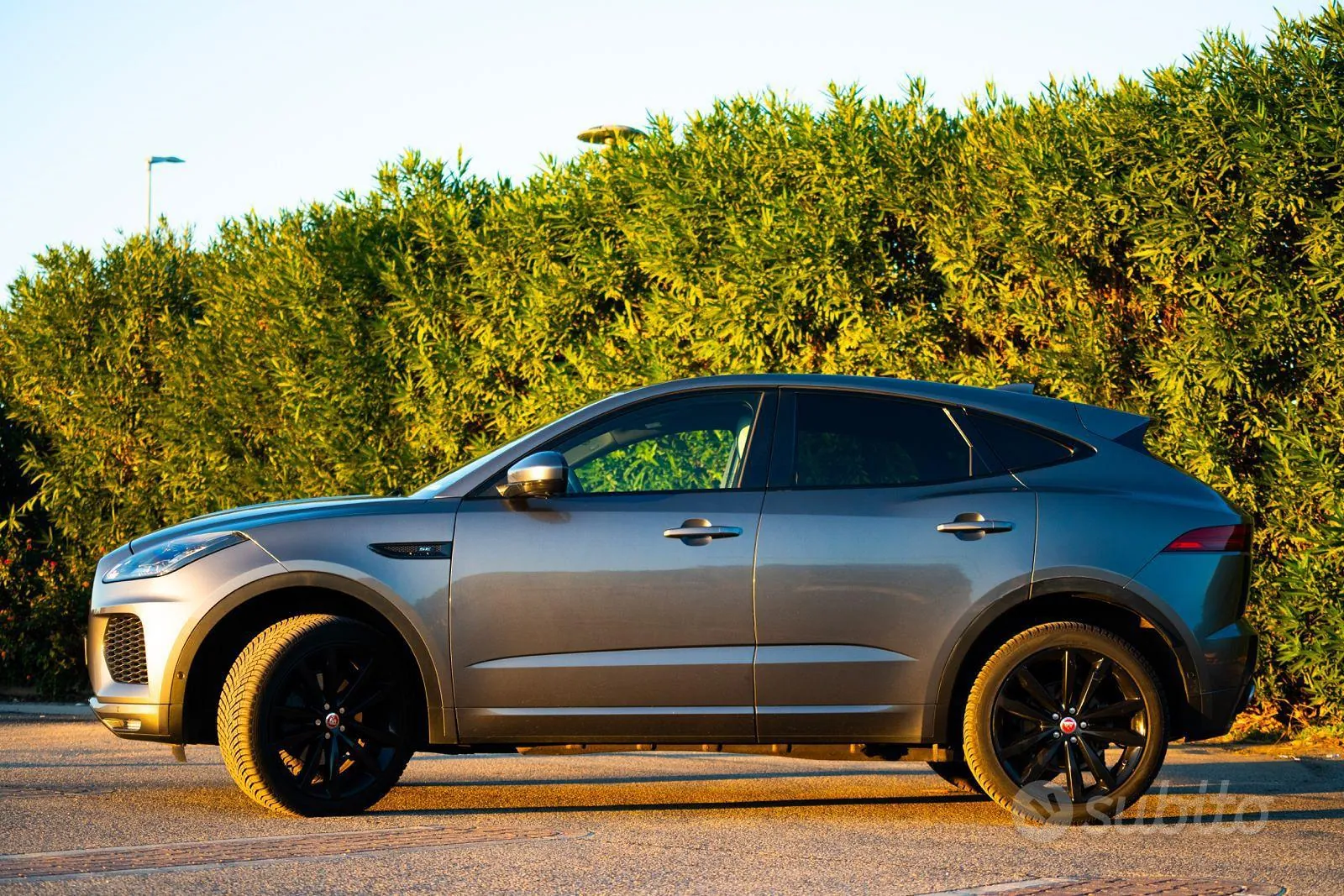 Jaguar E-Pace 2018 photo 2