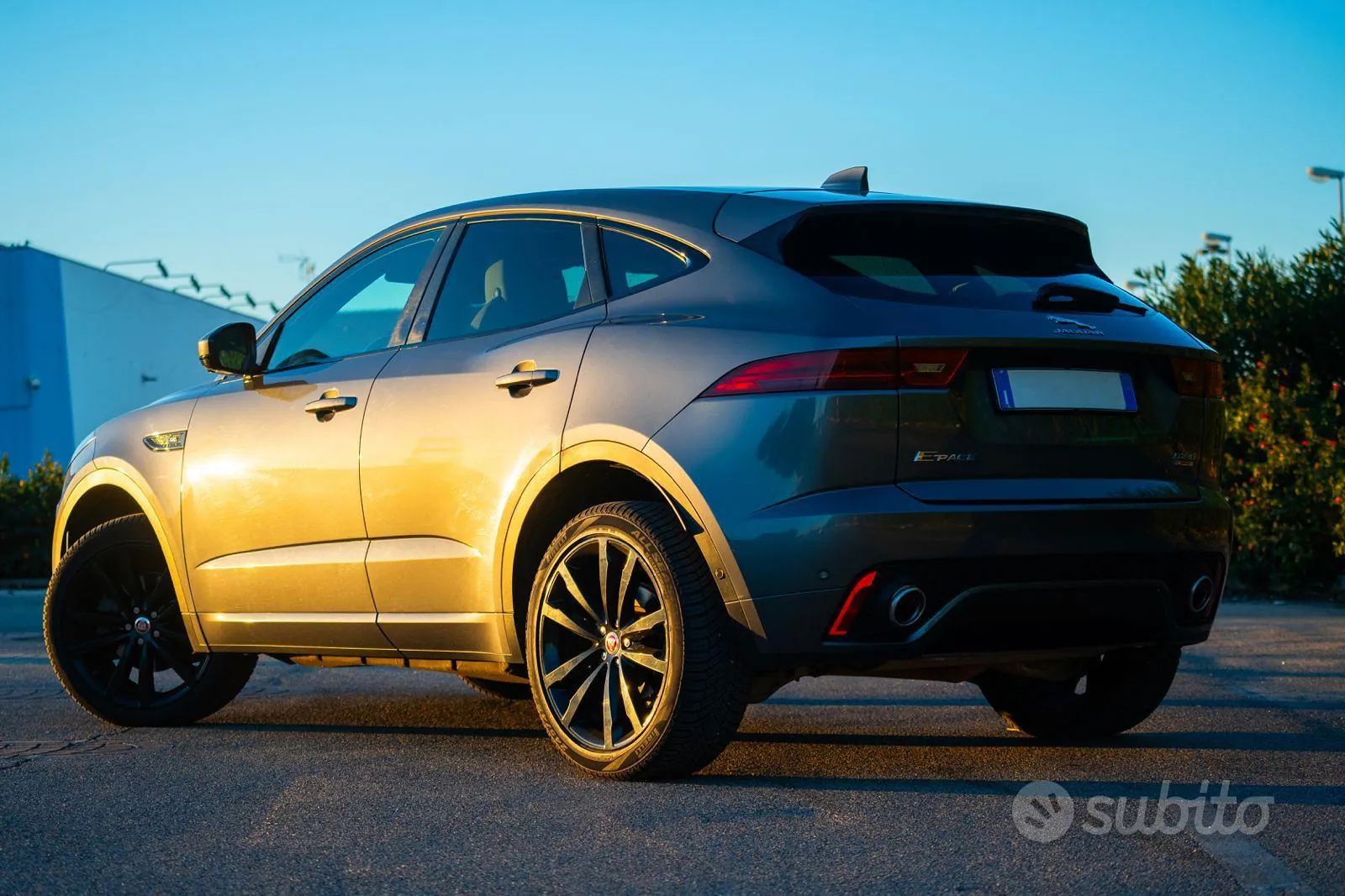 Jaguar E-Pace 2018 photo 3