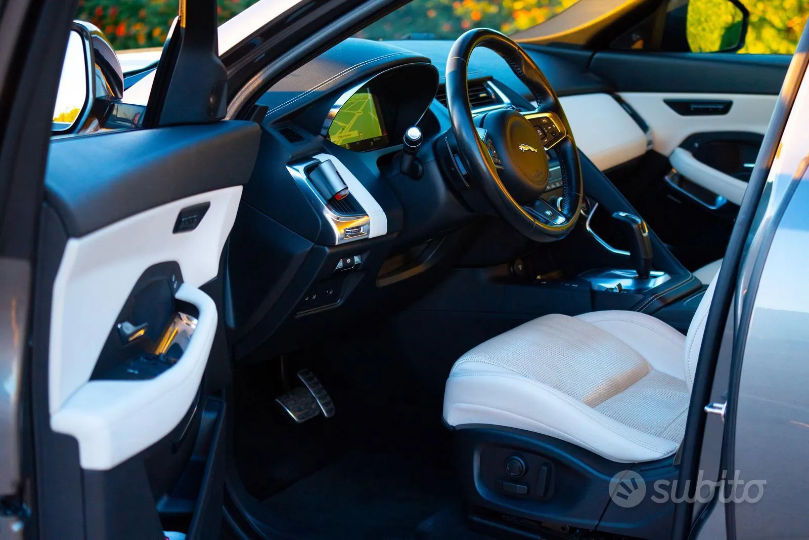 Jaguar E-Pace 2018 photo 4