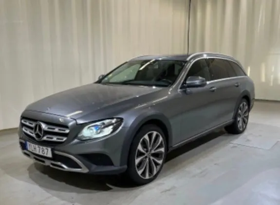 Mercedes-Benz E220 D