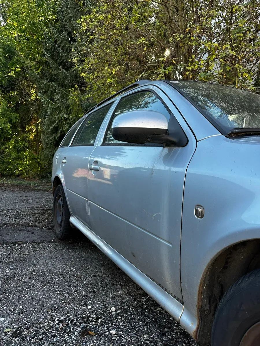 Skoda Octavia 2010 photo 2