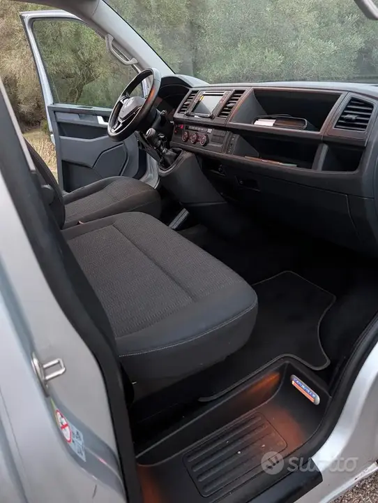 Volkswagen Caravelle 2018 photo 5