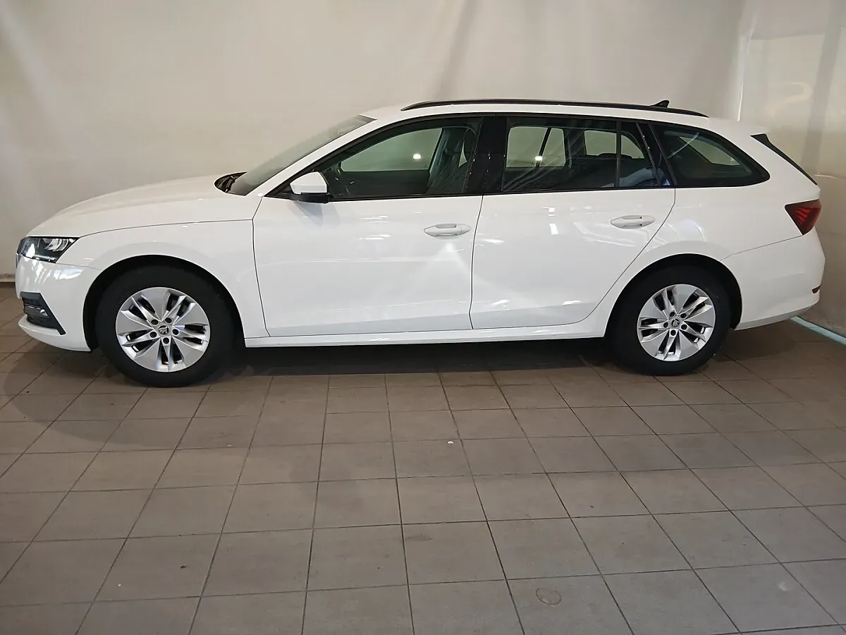 Skoda Octavia 2022 photo 2
