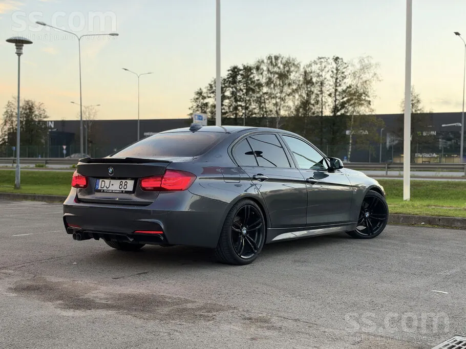 BMW 330I 2018 photo 5
