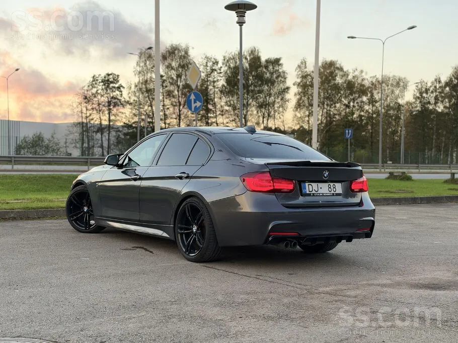 BMW 330I 2018 photo 3