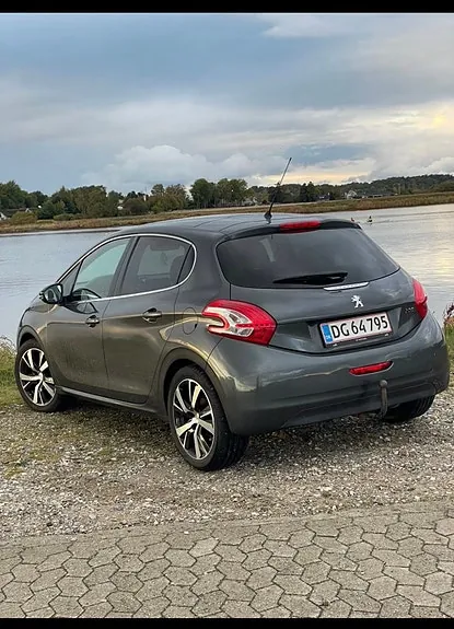 Peugeot 208 2013 photo 4