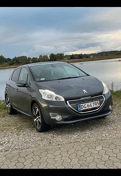 Peugeot 208 2013 photo 2