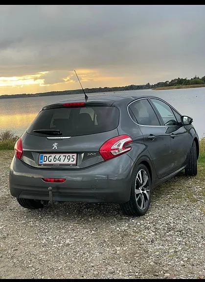 Peugeot 208 2013 photo 5