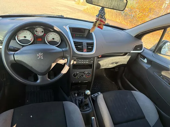 Peugeot 207 2007 photo 5
