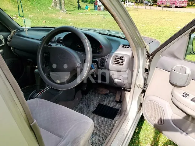 Nissan March 2002 photo 3