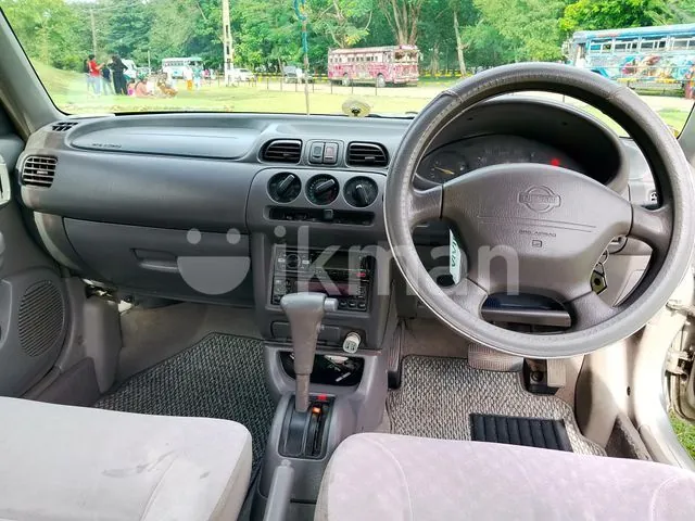 Nissan March 2002 photo 4