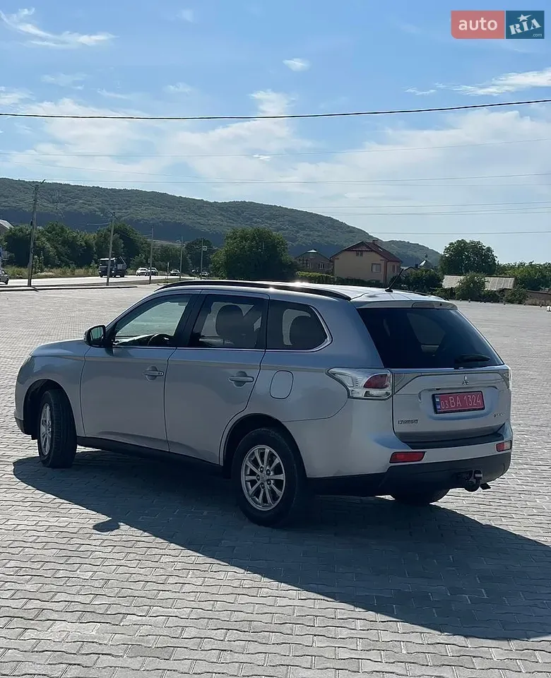 Mitsubishi Outlander 2013 photo 3