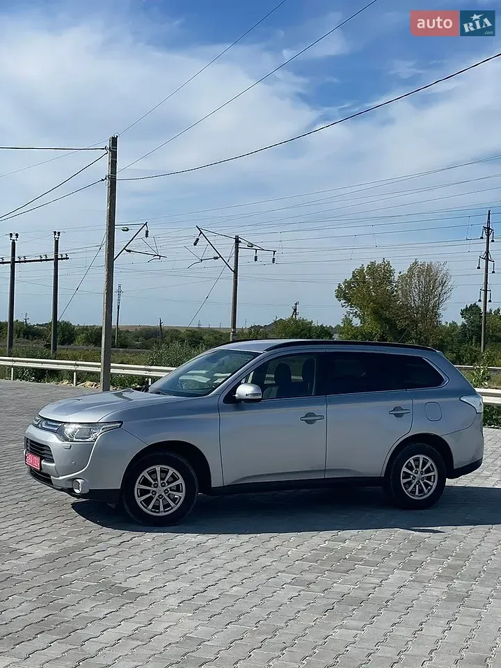 Mitsubishi Outlander 2013 photo 2