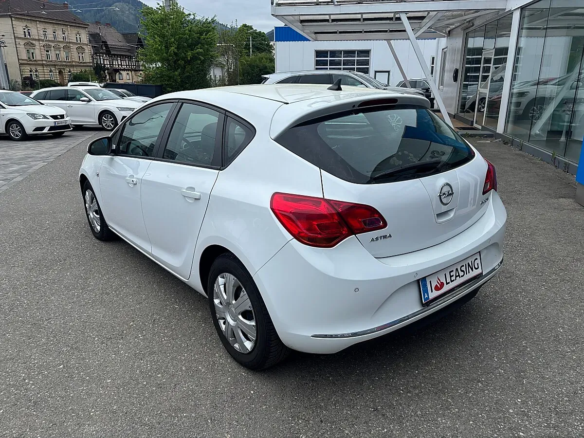 Opel Astra 2013 photo 3