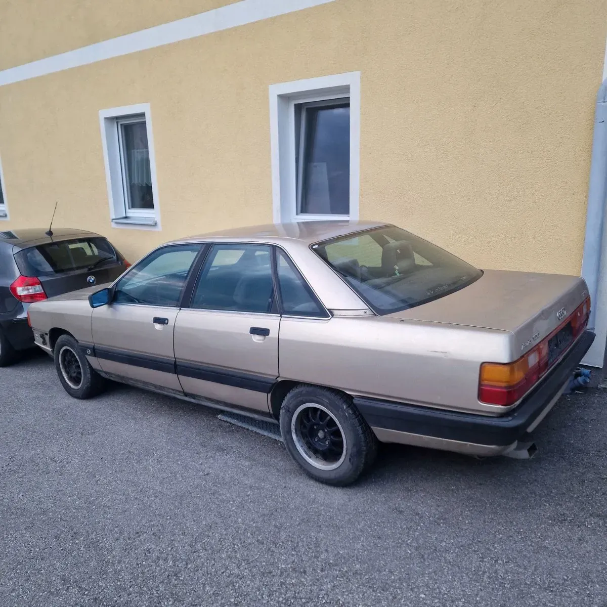 Audi 100 1985 photo 2