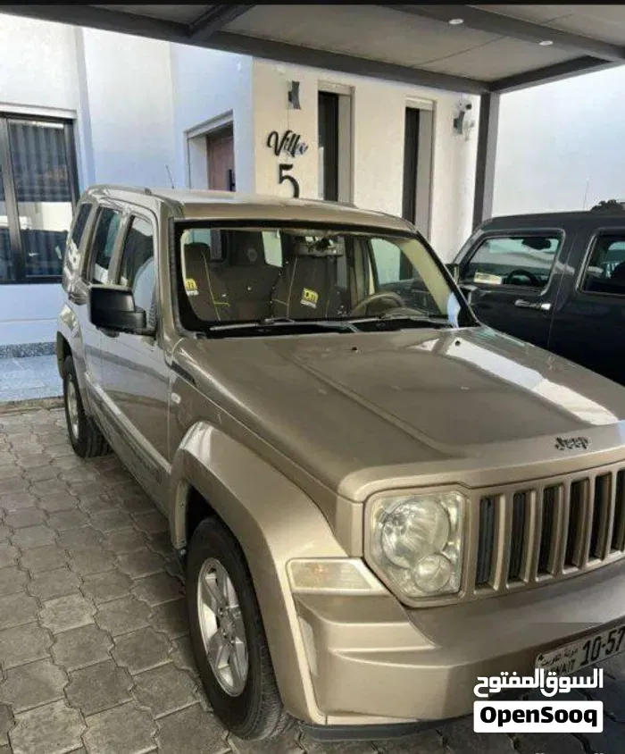 Jeep Cherokee 2011 photo 2