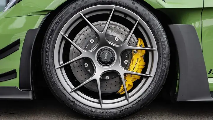 Porsche 911 2025 photo 4