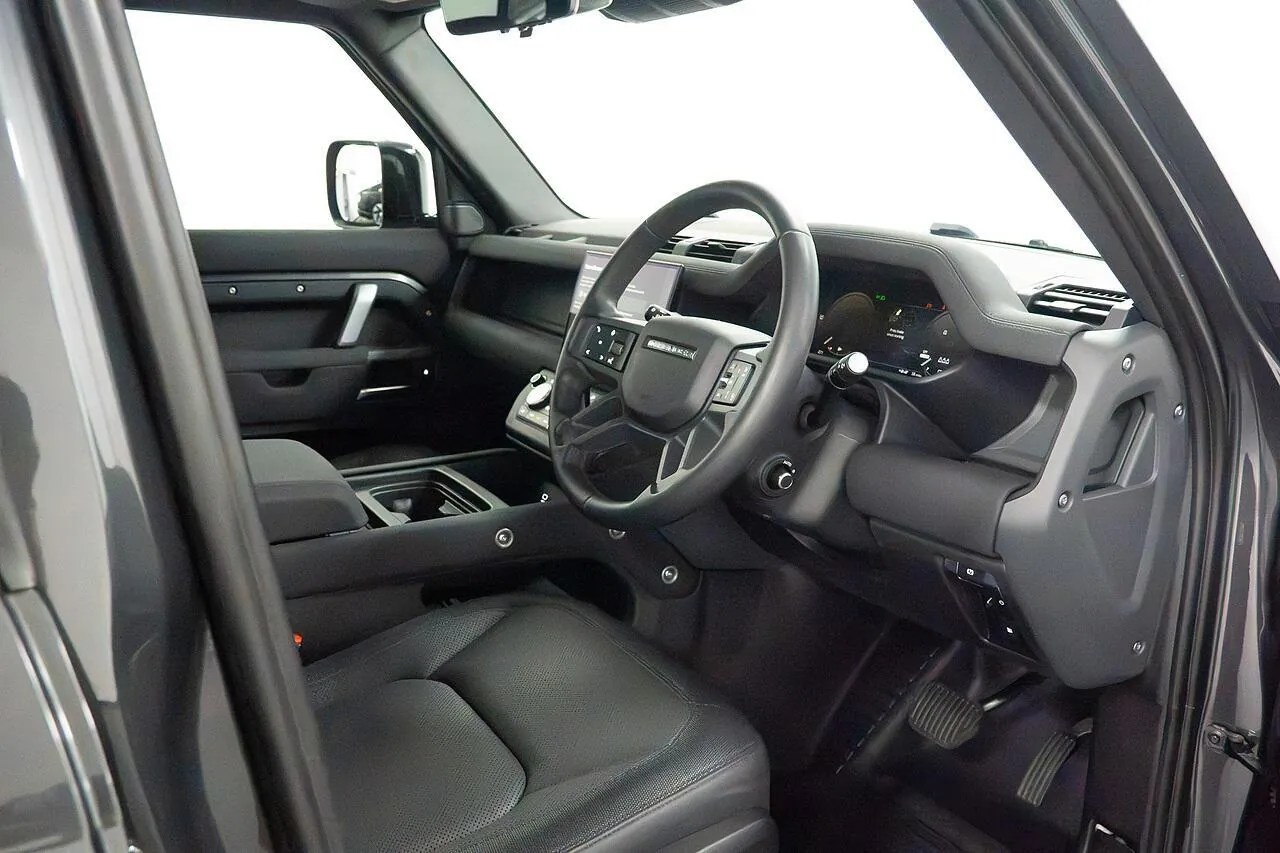 Land Rover Defender 2023 photo 5