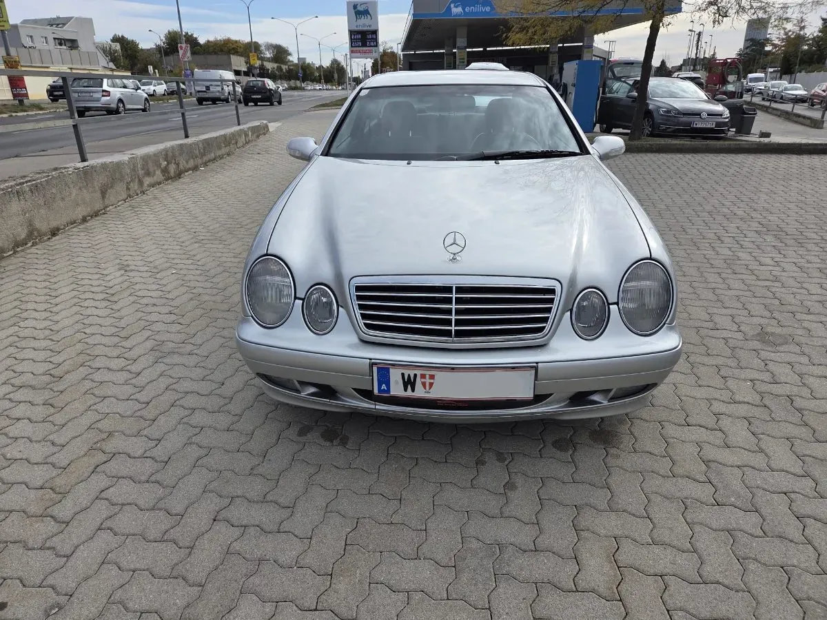 Mercedes-Benz Clk-Class 2001 photo 2