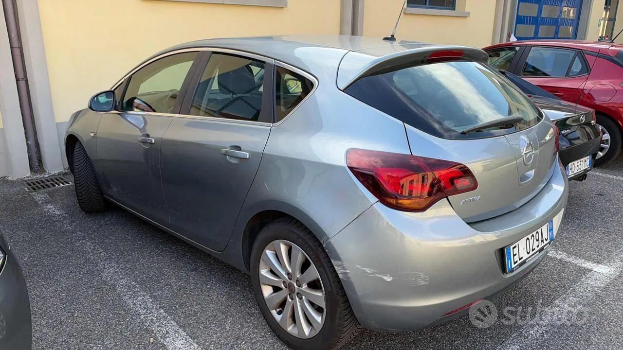 Opel Astra 2012 photo 4