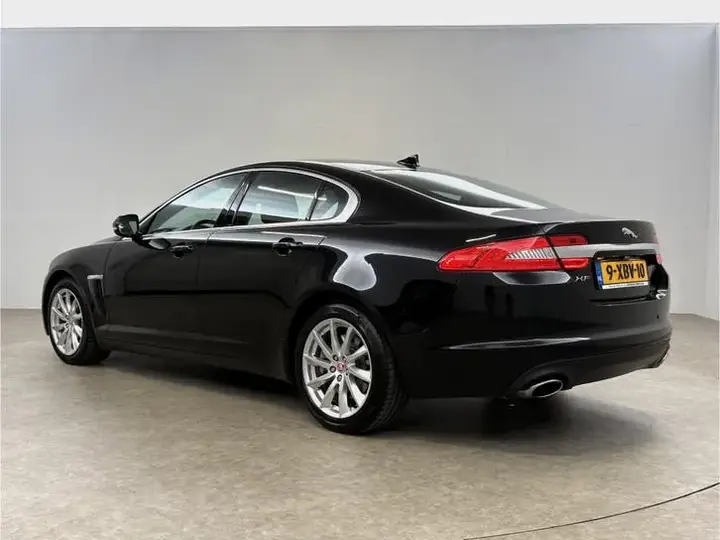 Jaguar Xf 2014 photo 3