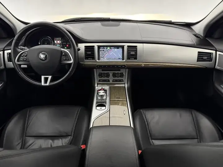 Jaguar Xf 2014 photo 2
