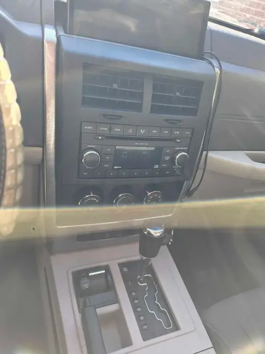 Jeep Liberty 2008 photo 2