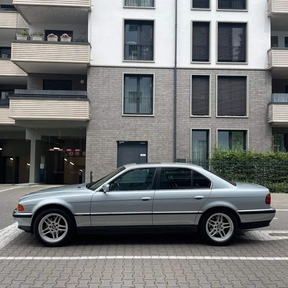 BMW 728I