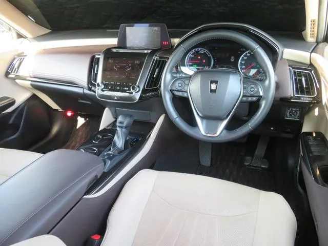 Toyota Crown 2019 photo 2