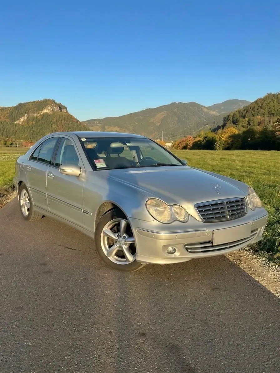 Mercedes-Benz C-Class 2006 photo 2