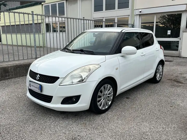 Suzuki Swift 2013 photo 3