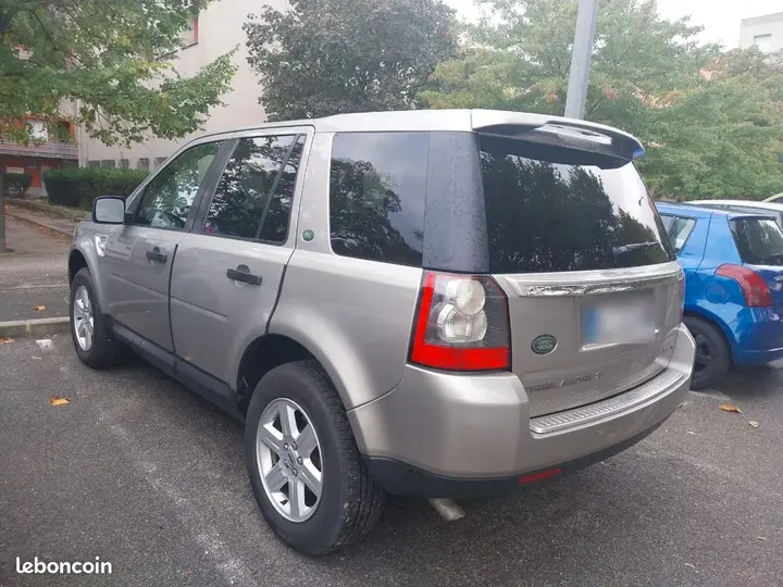 Land Rover Freelander 2011 photo 5