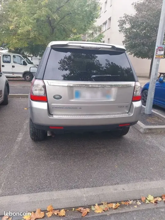 Land Rover Freelander 2011 photo 3