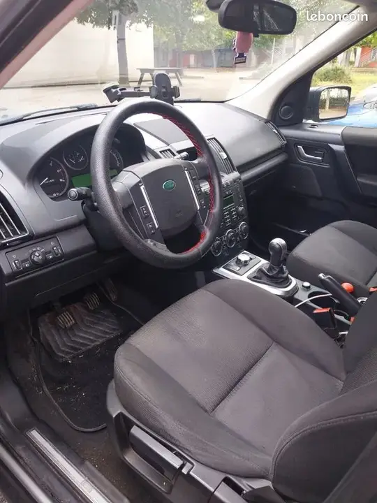Land Rover Freelander 2011 photo 2