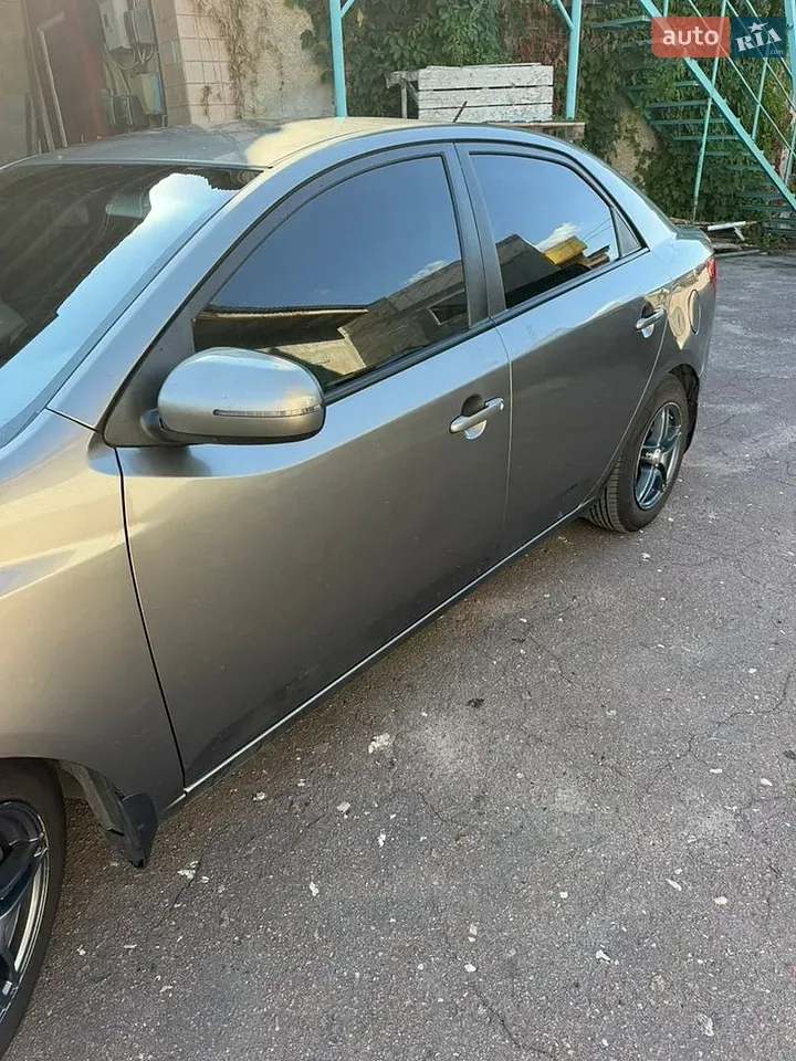 Kia Cerato 2011 photo 2
